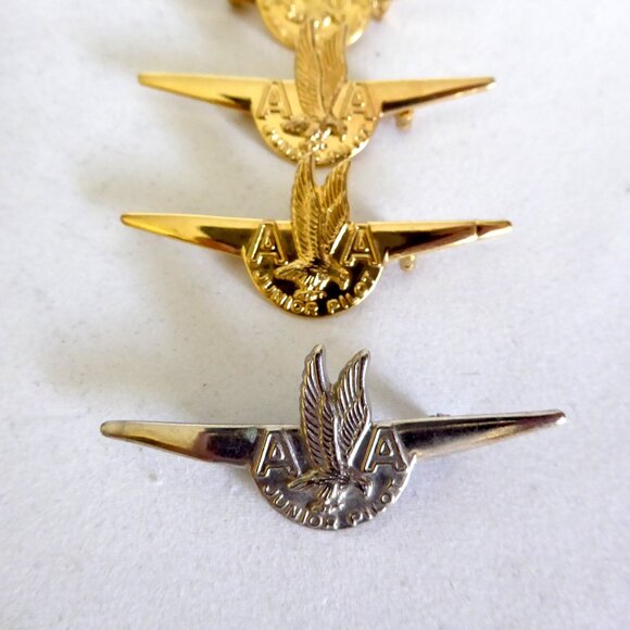 VINTAGE AMERICAN AIRLINES JUNIOR PILOT LAPEL METAL PINS (LOT OF 4) GOLD & SILVER - Picture 3 of 7